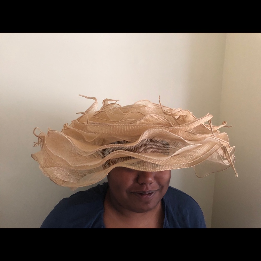 A designer hat - Picture 2 of 4